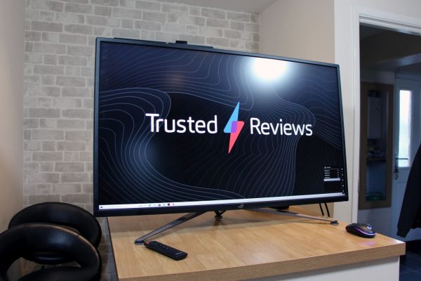Asus ROG Strix XG43UQ 43" 4K UHD monitor - Image 5