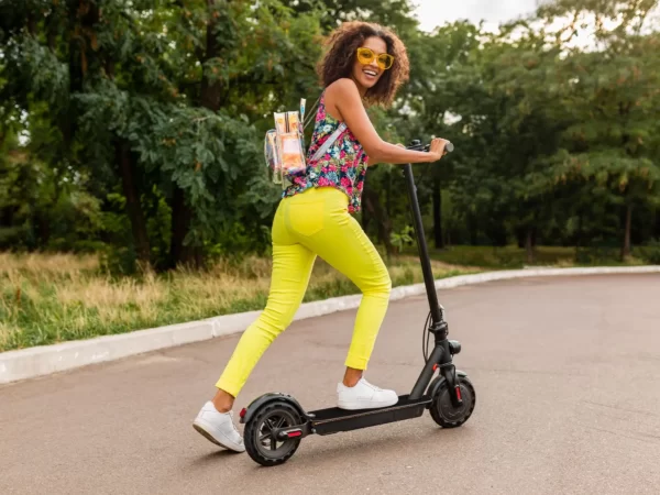 Električni skiro TREVI Velociptor NRG ES86W, 8.5'', zložljiv, LED osvetlitev, LED prikazovalnik, do 25 km/h, 350W motor, baterija 36V 7.5Ah, do 125kg, črn - Image 6