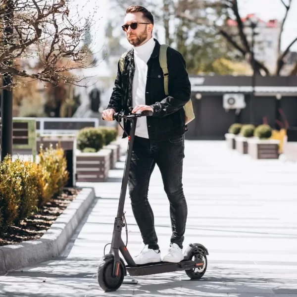 Električni skiro TREVI Velociptor NRG ES86W, 8.5'', zložljiv, LED osvetlitev, LED prikazovalnik, do 25 km/h, 350W motor, baterija 36V 7.5Ah, do 125kg, črn - Image 5