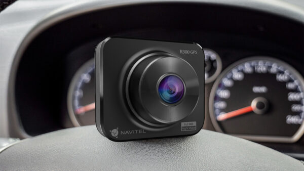 Avto kamera NAVITEL R300 GPS, Full HD, 2" zaslon, Night Vision, GPS, 140° snemalni kot, G-senzor, aplikacija - Image 2