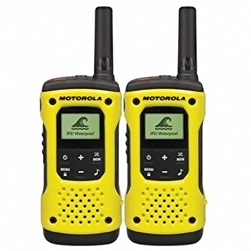 MOTOROLA T92 H20 walkie talkie komplet, 2-KIT, PMR446, VOX funkcija, doseg 10km, polnilna baterija, LED svetilka, IP67 vodoodpornost, +dodatki, rumeno-črn