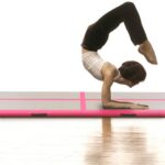 Napihljiva gimnastična podloga s tlačilko 400x100x10 cm roza - Image 2